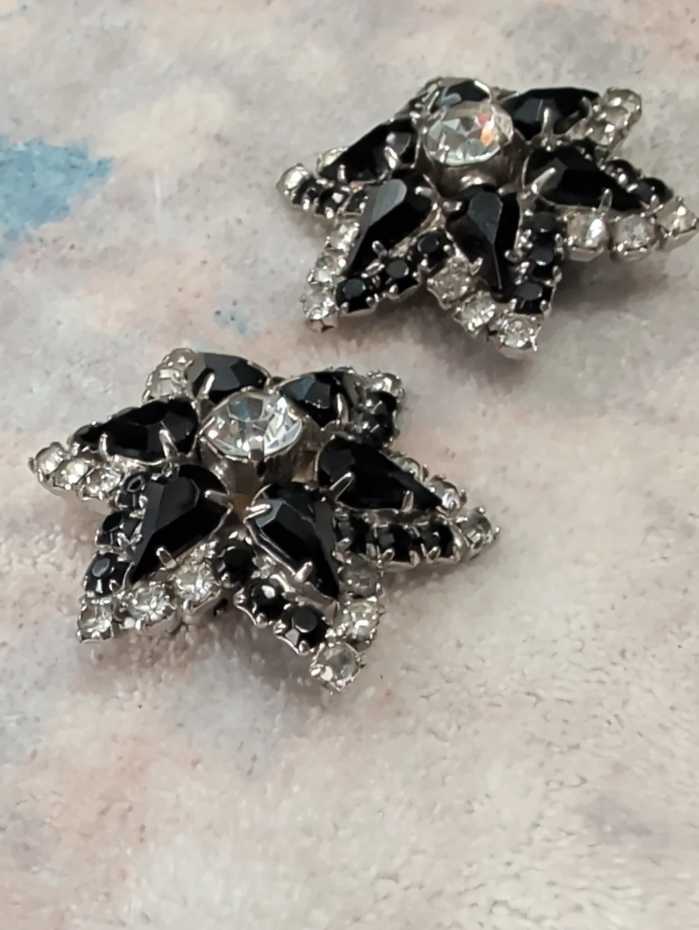 Classic Weiss Black & Silver Starburst Clip-On Earrings - Vintage Costume Retro